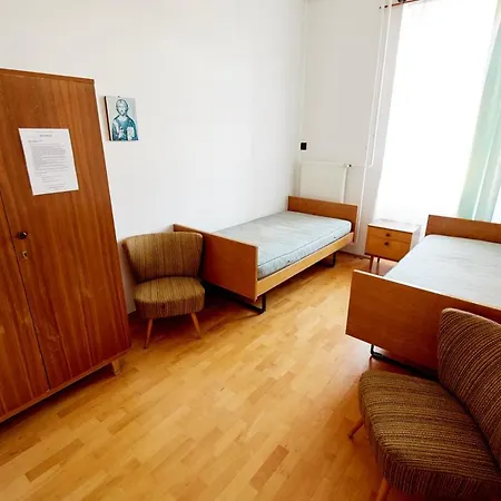 Templomos Zarandokhaz Hostel *