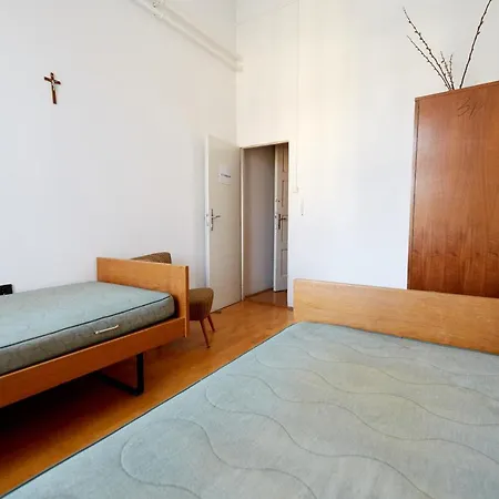 Hostel Templomos Zarandokhaz *