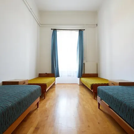 Templomos Zarandokhaz Hostel *