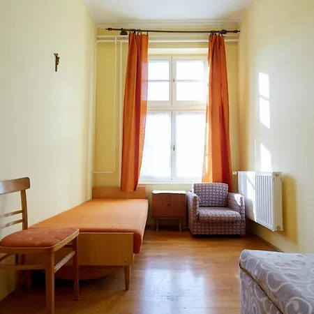 Templomos Zarandokhaz Hostel