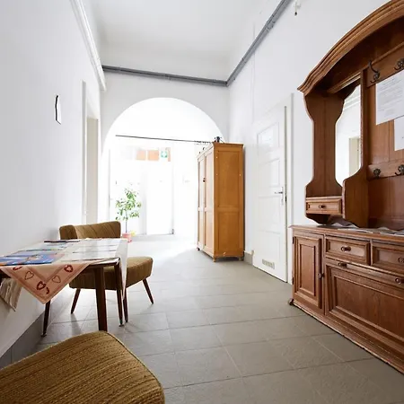 Hostel Templomos Zarandokhaz *